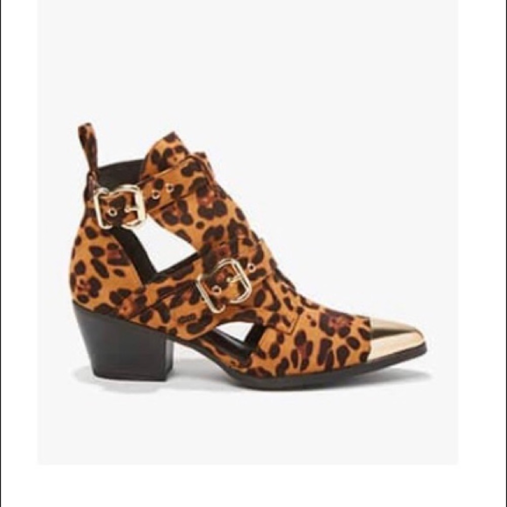 *SOLD* Leopard Print Buckle Accent Booties